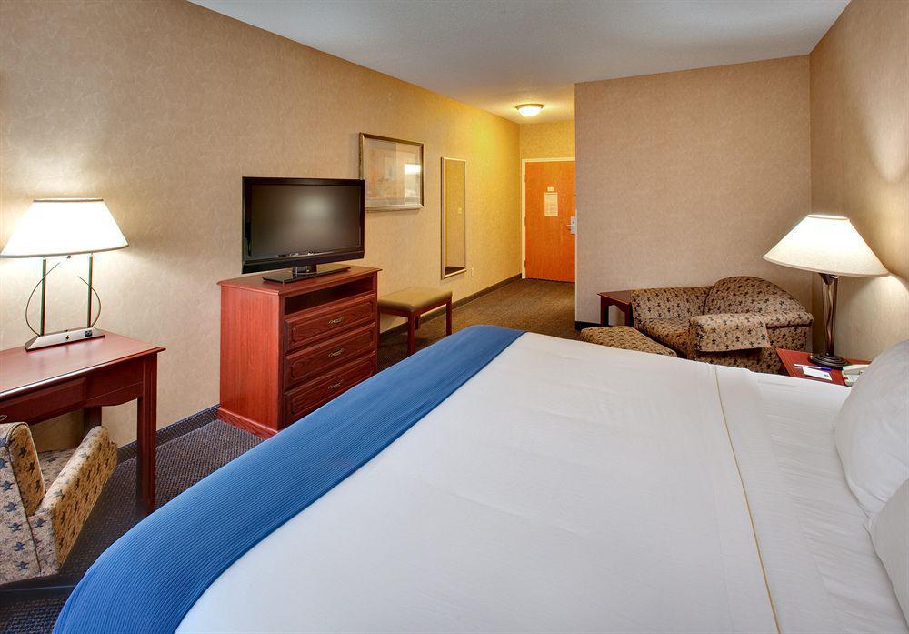 Holiday Inn Express Jamestown By Ihg Pokój zdjęcie