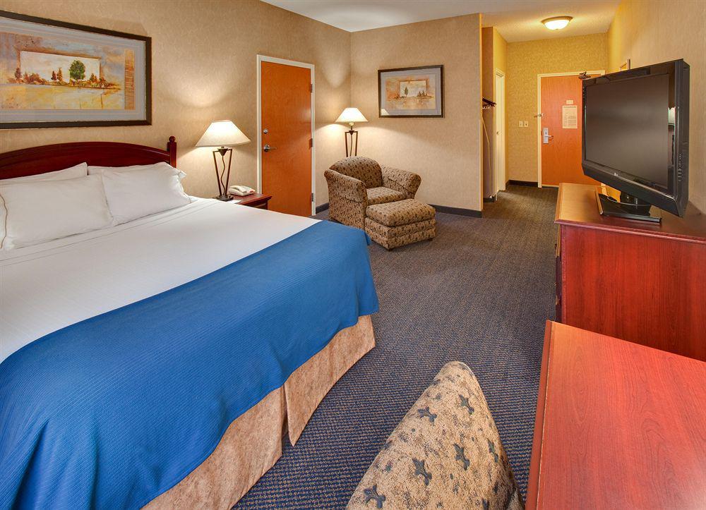 Holiday Inn Express Jamestown By Ihg Zewnętrze zdjęcie